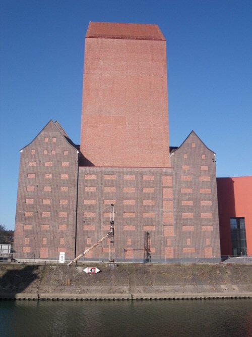 Der 76 Meter hohe Archivturm (Foto: Jens Roepstorff)