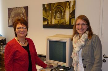 Abb.: Kristina Ruppel (rechts) ist die Nachfolgerin von Maja Schneider im Archiv der Lippischen Landeskirche (Foto: LKA Detmold)