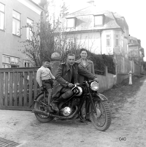 Motorradfahrt mit einem sowjetischen Besatzungssoldaten, Ybbs 1946 (Sammlung Franz Trautinger)