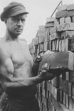 Foto: Ziegeleiarbeit, 1950er Jahre (Bild: Ziegelverein Lieme