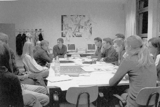 Workshop im Stadtarchiv Wolfsburg; Foto aus dem bespr. Band