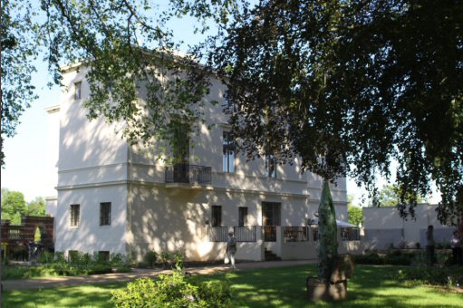 Foto 1: Gartenansicht der �Villa Sch�ningen� an der Glienicker Br�cke. 