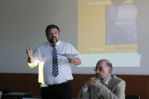 Foto 3: v.l.n.r. Prof. Dr.-Ing. Johannes Vielhaber, Rektor der FH Potsdam und PD Dr. Klaus Neitmann, Direktor des Brandenburgischen Landeshauptarchivs Potsdam.