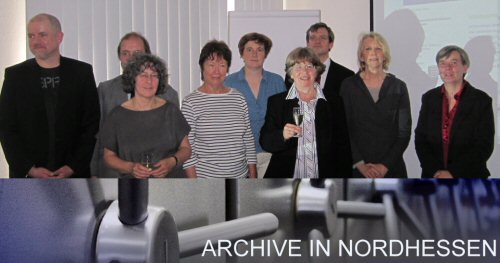 Abb. von links nach rechts: Carsten Deiters (Konzeption), Siegfried Schmoll (Kasseler Sparkasse, Historisches Archiv), Cornelia Wenzel (Stiftung Archiv der Deutschen Frauenbewegung), Annelie Rau (Bundesarchiv Verband Christlicher Pfadfinderinnen und Pfadfinder), Dr. Susanne Rappe-Weber (Archiv der deutschen Jugendbewegung), Prof. Dr. Christina Vanja (Archiv des Landeswohlfahrtsverbandes Hessen), Dr. Karl Traugott Goldbach (Spohr Museum), Karin Stengel (documenta Archiv), Dr. Bettina Wischh�fer (Landeskirchliches Archiv der Evangelischen Kirche von Kurhessen-Waldeck), Foto: Landeskirchliches Archiv Kassel 